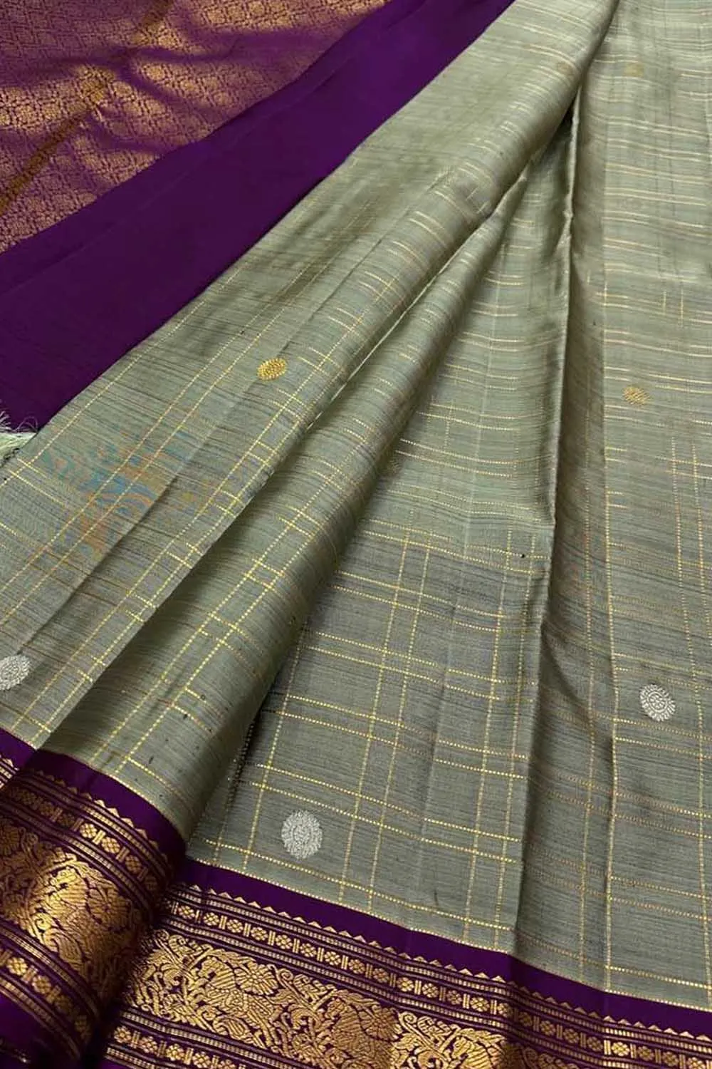 Exquisite Grey Kanjeevaram Pure Silk Saree - Handloom Beauty