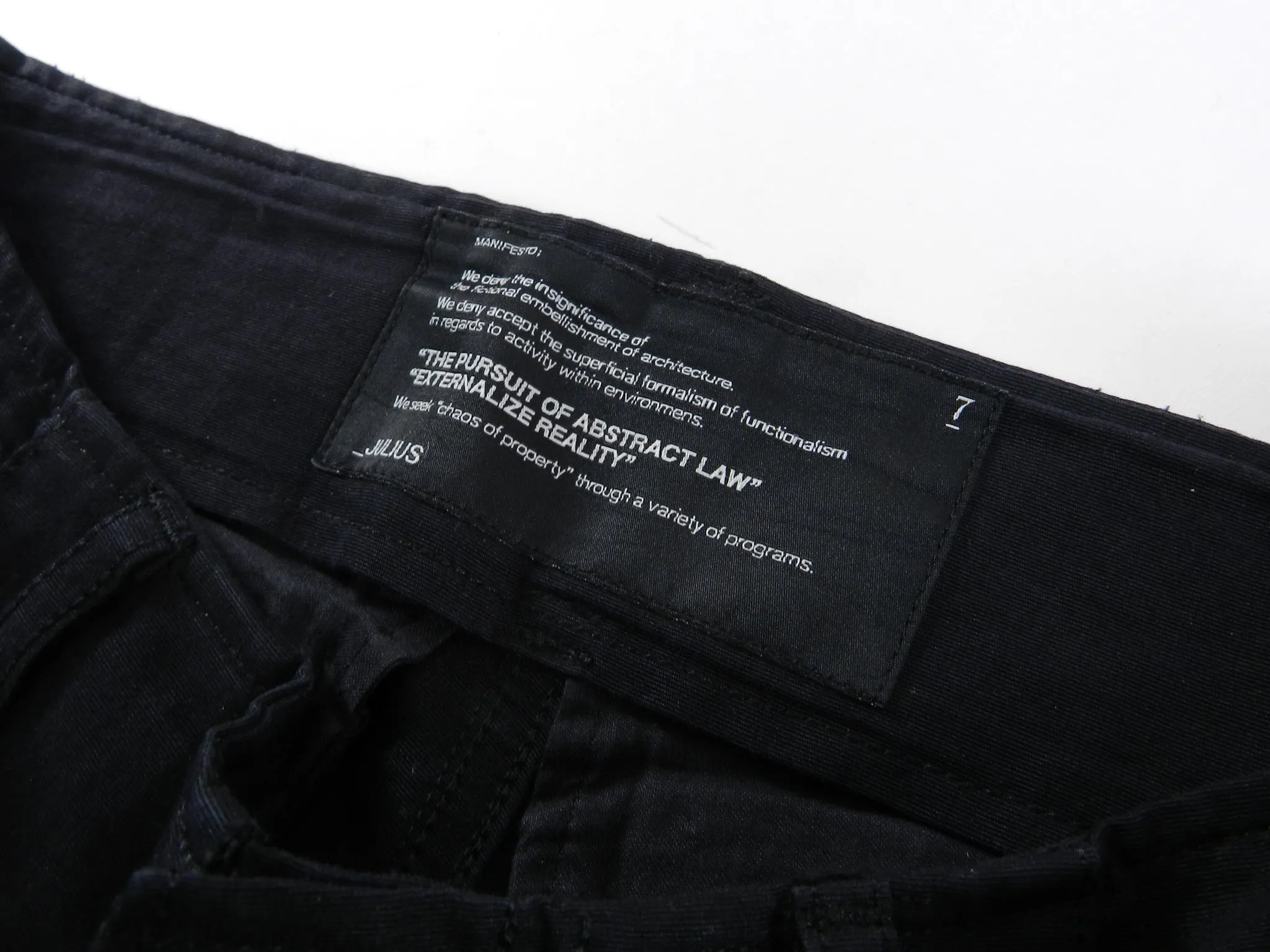 Julius Fall 2012 Cropped Black Cargo Pocket Trousers with Raw Edges - XS